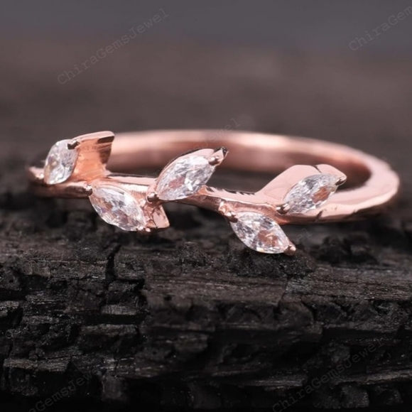 Marquise cut Moissanite wedding band vintage Delicate rose gold wedding ring Lea - Picture 2 of 7